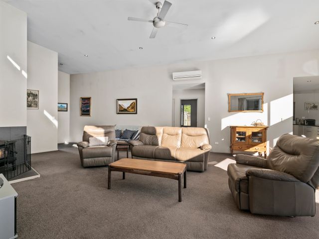 Hikuwai Family Retreat - Albert Town Holiday Home - 1071847 - photo 4