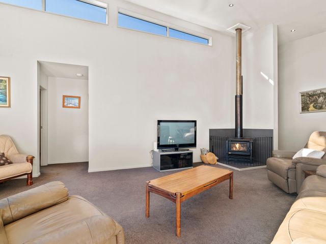 Hikuwai Family Retreat - Albert Town Holiday Home - 1071847 - photo 5