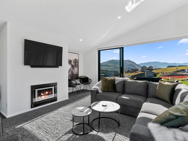 A Remarkable Stay - Jack's Point Holiday Home - 1074470 - photo 1