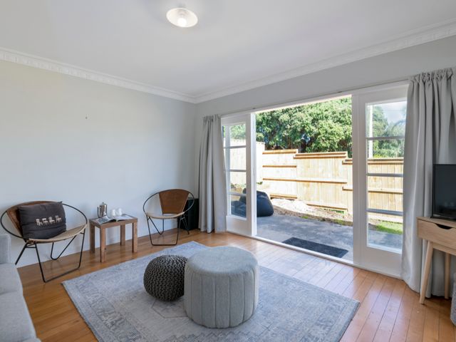 Bach on Pitau - Mt Maunganui Holiday Home - 1075044 - photo 4