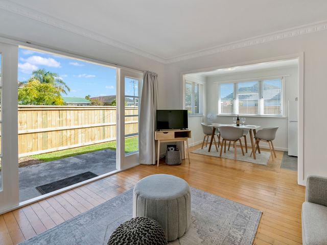 Bach on Pitau - Mt Maunganui Holiday Home - 1075044 - photo 5