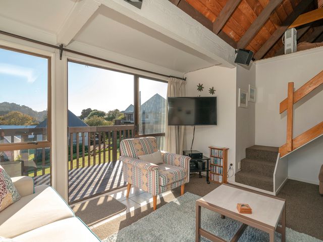 The Music Lounge - Onemana Holiday Chalet - 1075813 - photo 4