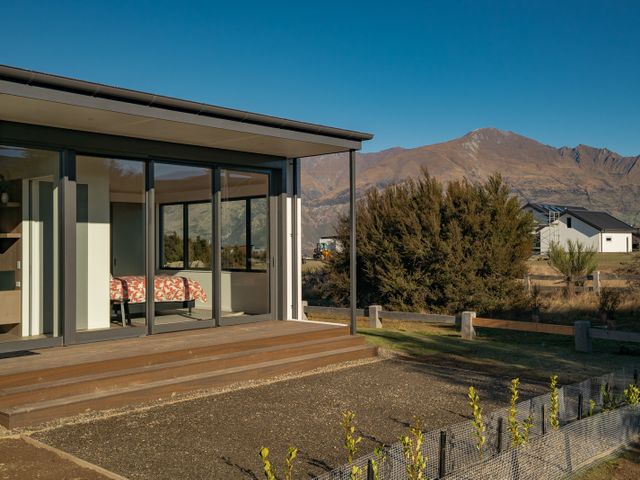Bull Ridge Escape -  Wanaka Holiday Home - 1077043 - photo 2