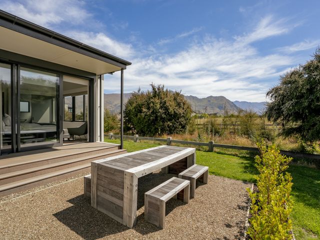 Bull Ridge Escape -  Wanaka Holiday Home - 1077043 - photo 2