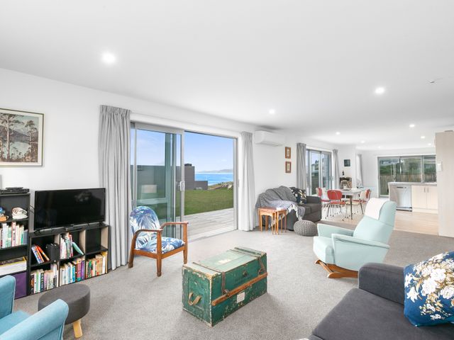 Karitane Beach Retreat - Karitane Holiday Home - 1077046 - photo 2