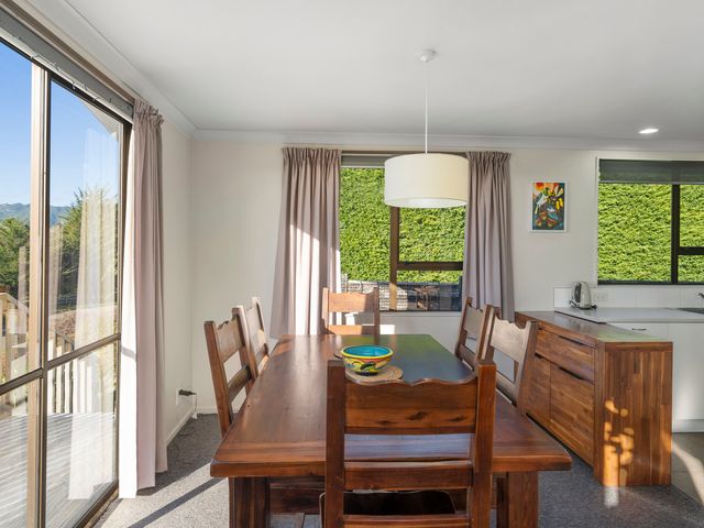 Kapiti Views - Waikanae Beach Holiday Home - 1077147 - photo 3