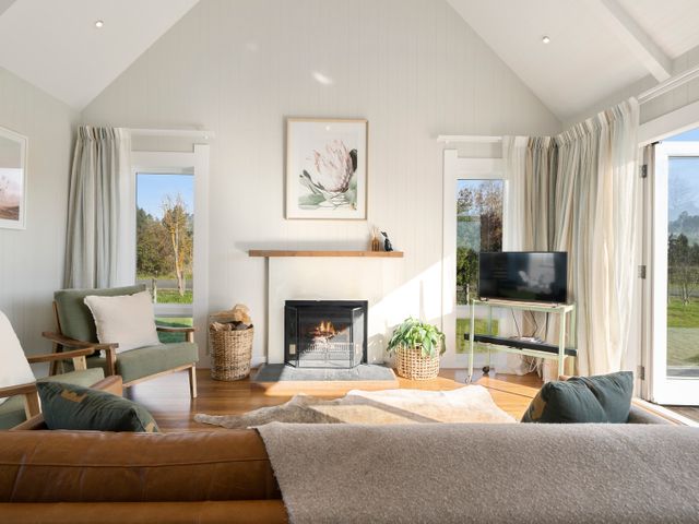 Te Whare Hipi - Martinborough Holiday Home - 1077591 - photo 3