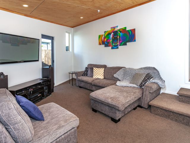 Our Kiwi Whanga Bach - Whangamata Holiday Home - 1078221 - photo 5