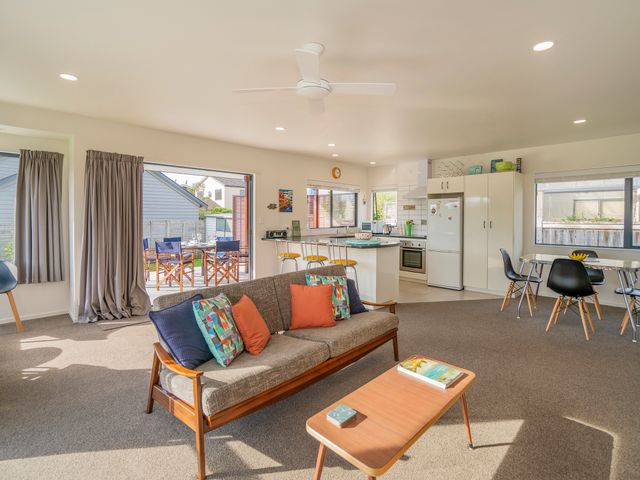 Sunlight Bach - Whitianga Holiday Home - 1078807 - photo 2