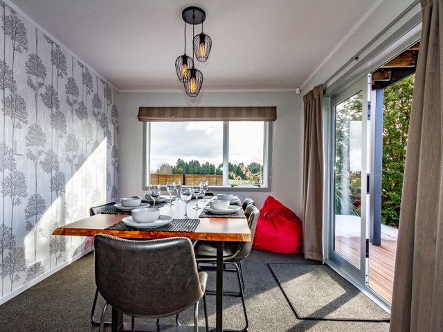 Sunshine and Snow Lodge - Ohakune Holiday Home - 1079687 - photo 2