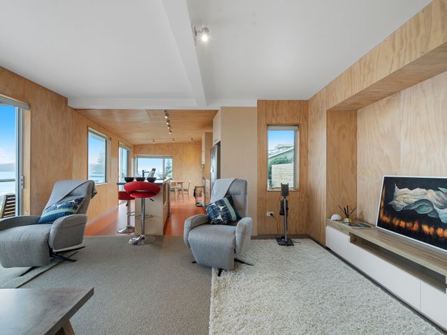 Rippling Waves Lookout - Raumati South Home - 1079778 - photo 3