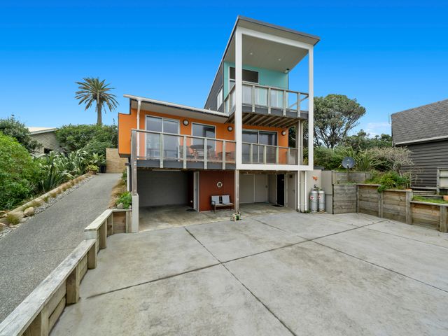 Rippling Waves Lookout - Raumati South Home - 1079778 - photo 2