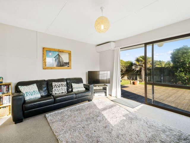 Babbacombe Bach - Otaki Beach Holiday Home - 1080171 - photo 2