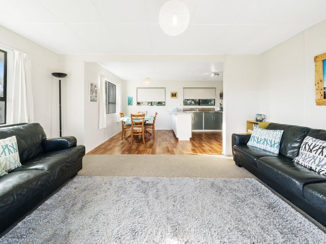 Babbacombe Bach - Otaki Beach Holiday Home - 1080171 - photo 4