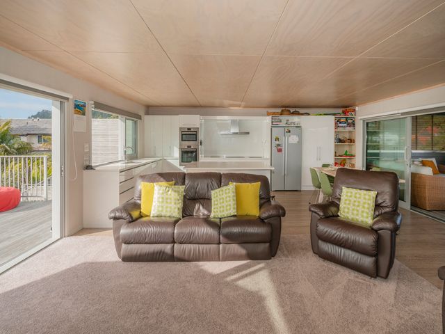 Bonanza Beauty - Pauanui Holiday Home - 1082604 - photo 2