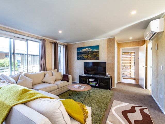 Family Retreat in Snowmass - Ohakune Holiday Home - 1082606 - photo 2