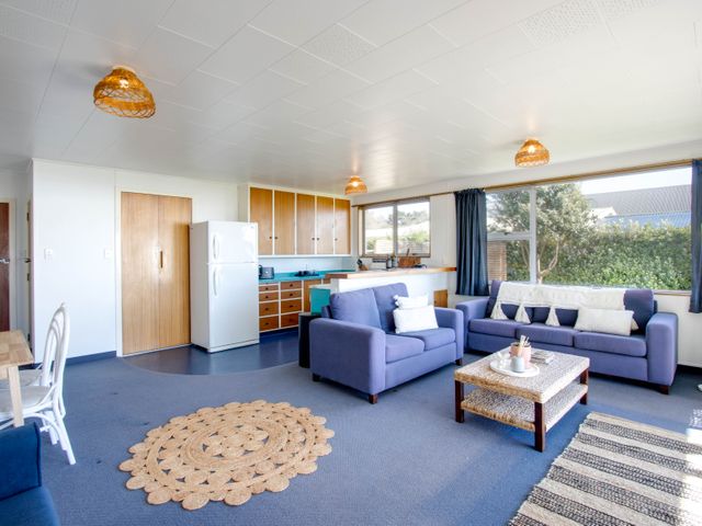 Absolute Beachfront - Waimarama Holiday Home - 1087906 - photo 4
