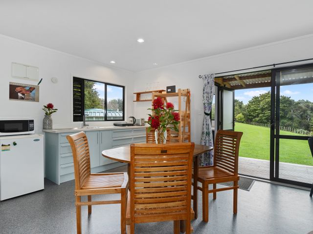 Totara Folly - Mangawhai Holiday Home - 1088854 - photo 5