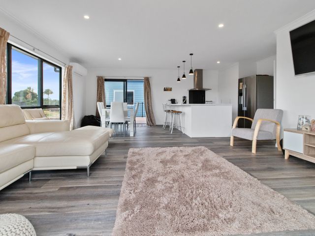 Sandy Shores - Waihi Beach Holiday Home - 1094615 - photo 5