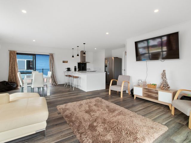 Sandy Shores - Waihi Beach Holiday Home - 1094615 - photo 4