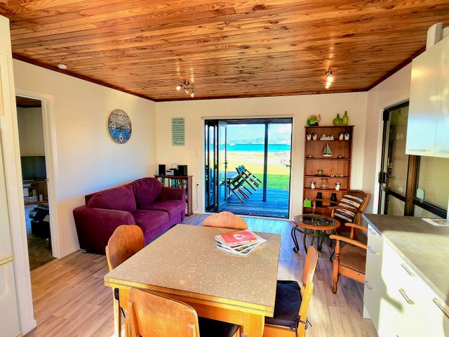 The Sunrise Bach - One Tree Point Holiday Home - 1096593 - photo 2