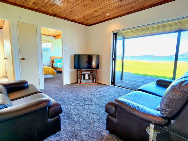 The Sunrise Bach - One Tree Point Holiday Home - 1096593 - photo 5