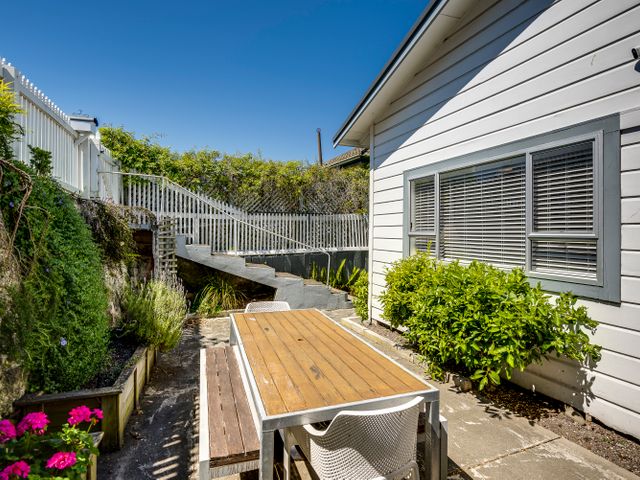 Views on Colenso - Napier Holiday Home - 1101372 - photo 2