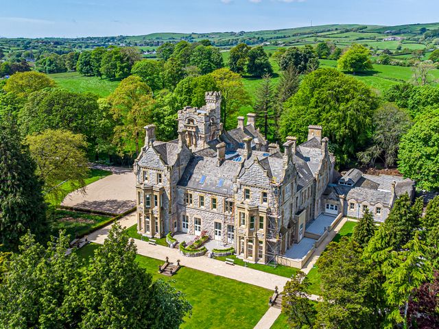 The Lucy Suite Stone Cross Mansion
