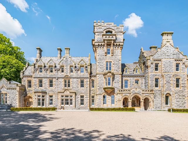 The Alfred Suite Stone Cross Mansion