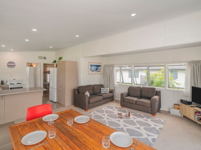 Bach Life on Seabreeze - Whangamata Holiday Home - 1101971 - photo 5