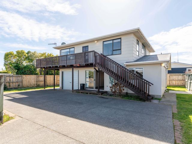 Rainbow Lake House - Lake Taupō Holiday Home - 1102233 - photo 1 