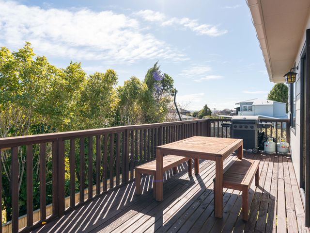 Rainbow Lake House - Lake Taupō Holiday Home - 1102233 - photo 4