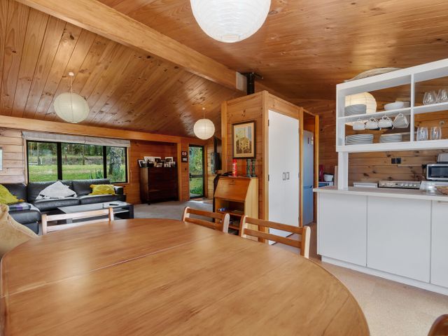 Rutherfurd Lakehouse -  Taupō Holiday Home - 1103979 - photo 5
