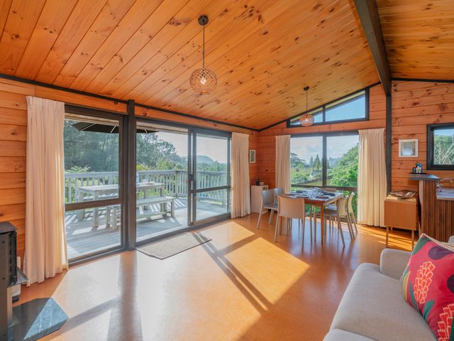 Beach Lovers Bach - Hahei Holiday Home - 1105406 - photo 5