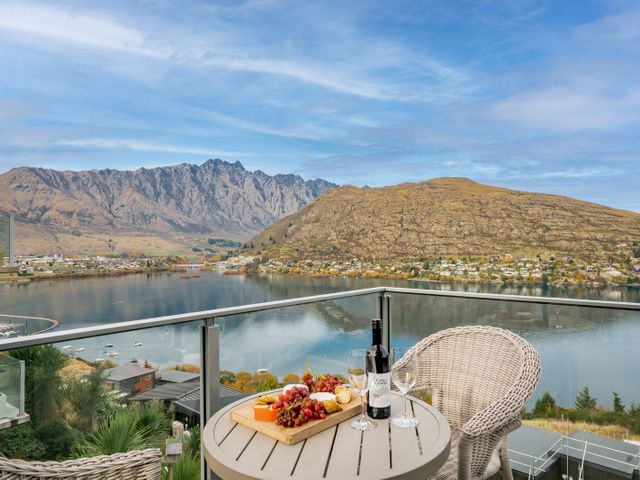 Lakeview Retreat - Queenstown Holiday Home - 1107815 - photo 1