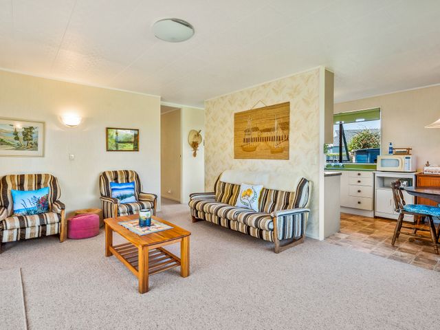 Waikanae Waves - Waikanae Beach Holiday Home - 1108772 - photo 4