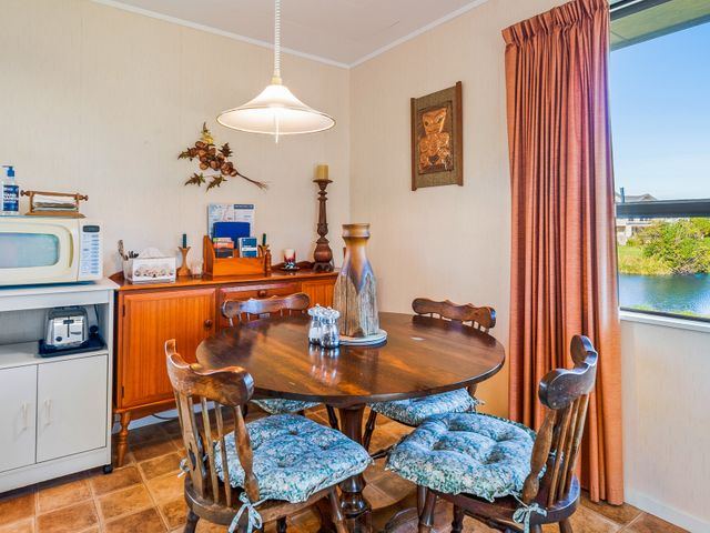 Waikanae Waves - Waikanae Beach Holiday Home - 1108772 - photo 5