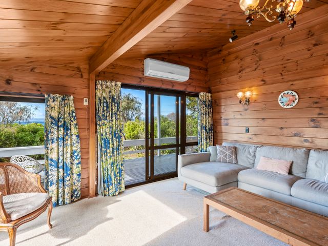 Lakefront Gem - Kuratau Holiday Home - 1109568 - photo 3