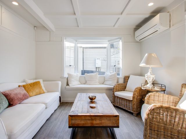 Kuku Villa - Te Awanga Holiday Home - 1111709 - photo 2