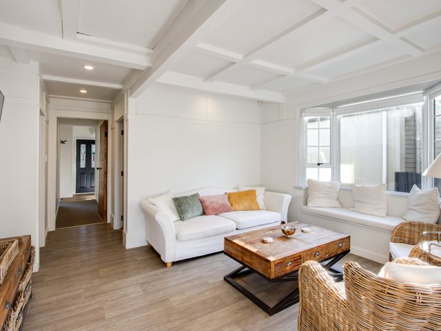 Kuku Villa - Te Awanga Holiday Home - 1111709 - photo 3