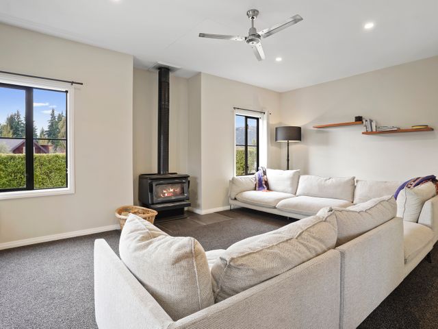 Kokomea House - Wanaka Holiday Home - 1112182 - photo 2