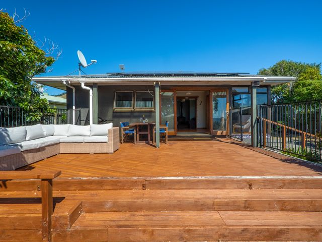 Godwit Cottage - Pākawau Beachfront Holiday Home - 1114904 - photo 3
