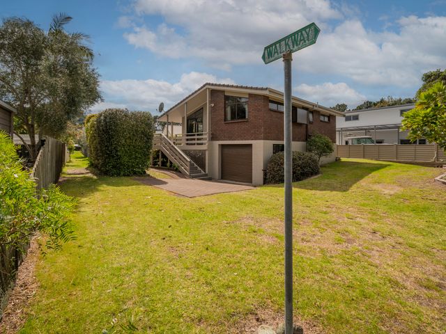 Relax On Courtney - Pauanui Holiday Home - 1120091 - photo 2