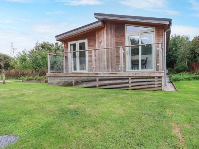 2 Meadow Retreat