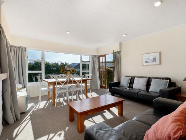Townside Treat – Wanaka Holiday Home - 1121744 - photo 3