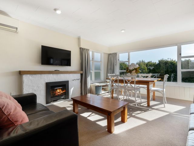 Townside Treat – Wanaka Holiday Home - 1121744 - photo 4