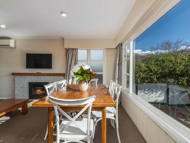 Townside Treat – Wanaka Holiday Home - 1121744 - photo 5