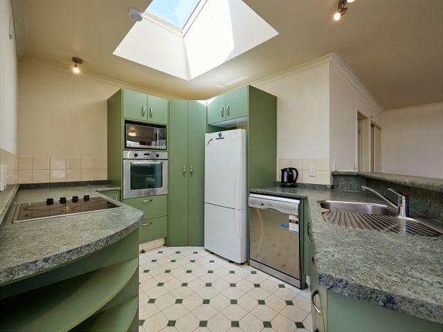 Torquay Central  – Kaikoura Holiday Home - 1122594 - photo 5