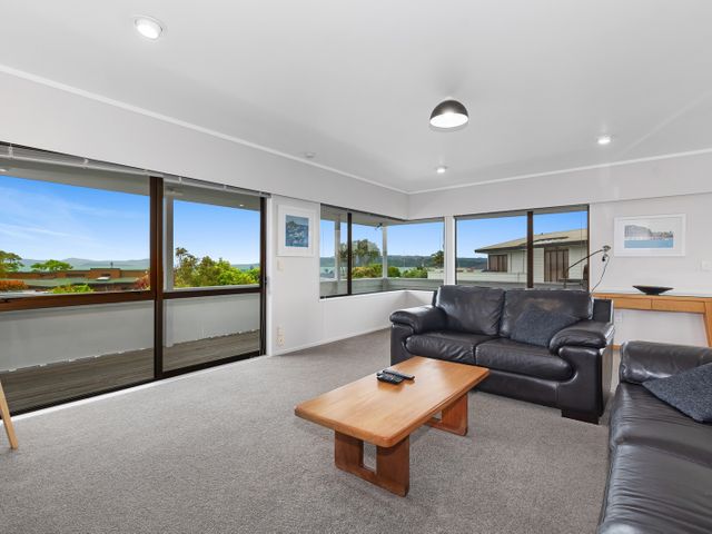 Manaia View - One Tree Point Holiday Home - 1123889 - photo 3