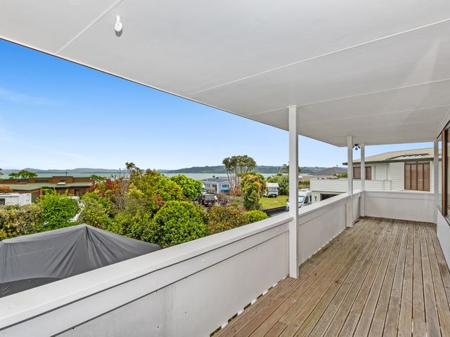 Manaia View - One Tree Point Holiday Home - 1123889 - photo 2